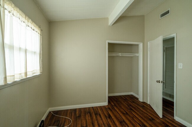 Building Photo - 2033 E Garvey Ave N