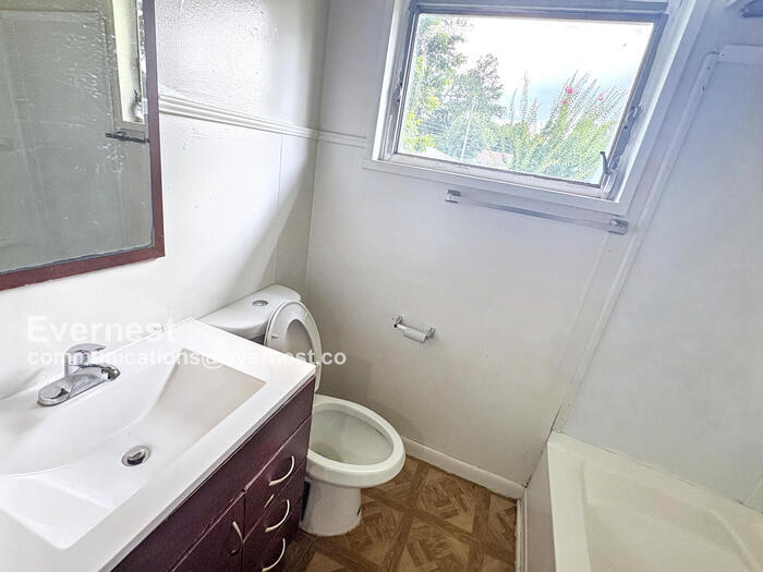 Building Photo - 1549 Elm St SW