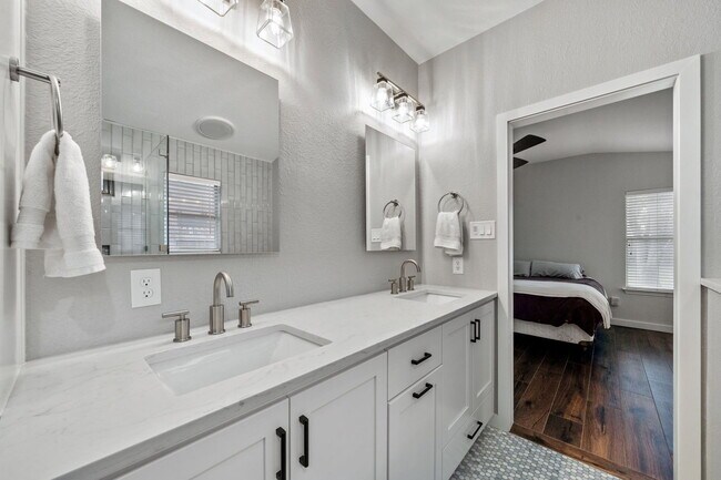 Building Photo - 8809 Corran Ferry Dr