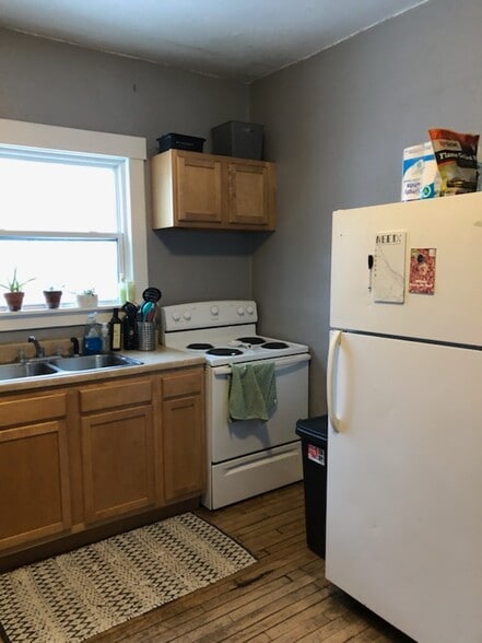 Kitchen size - 15 ft x 10 ft - 110 Glenwood Ave