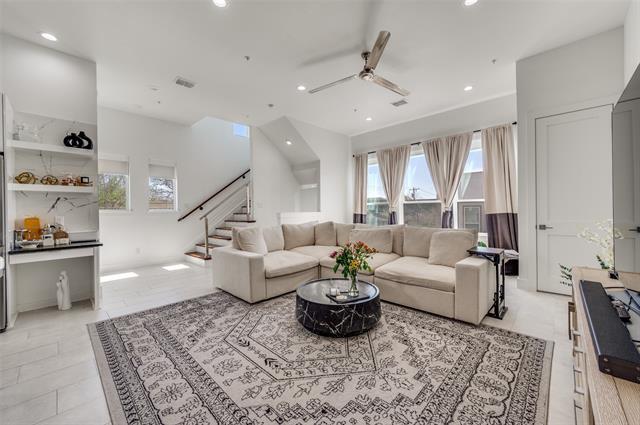 Building Photo - 2235 Lovedale Ave