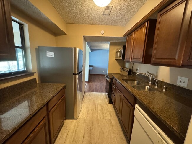 Building Photo - 1437 Westbrooke