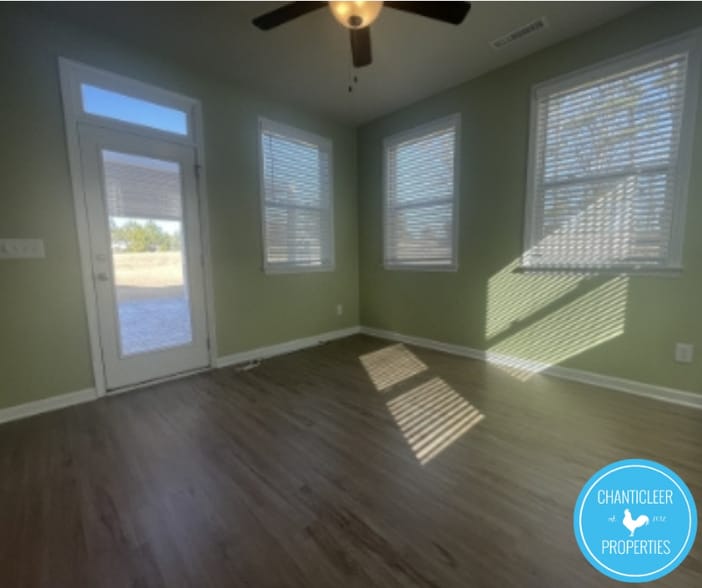 Building Photo - 112 Hoyne Way