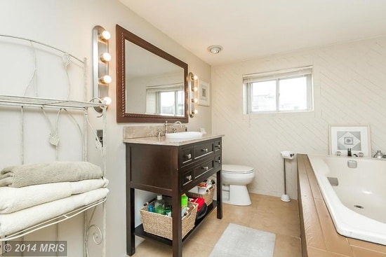 Building Photo - 825 S Linwood Ave