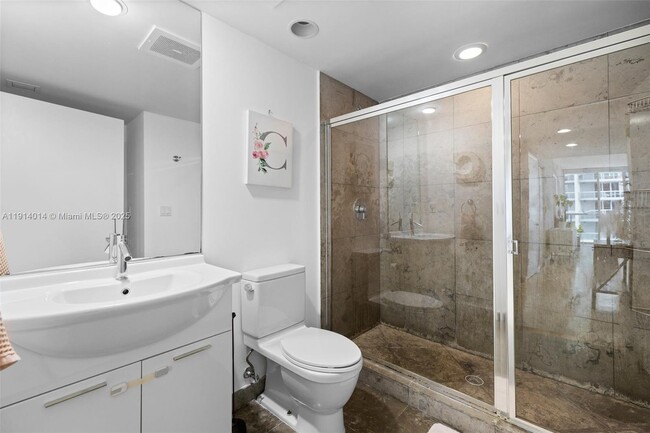 Building Photo - 495 Brickell Ave