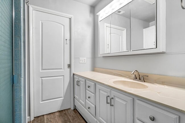 Building Photo - 6286 N 10th St