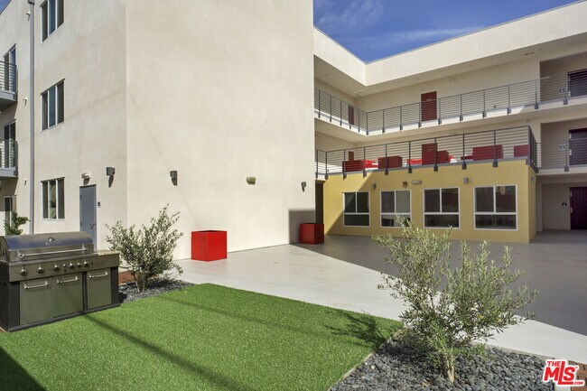Building Photo - 6925 Knowlton Pl