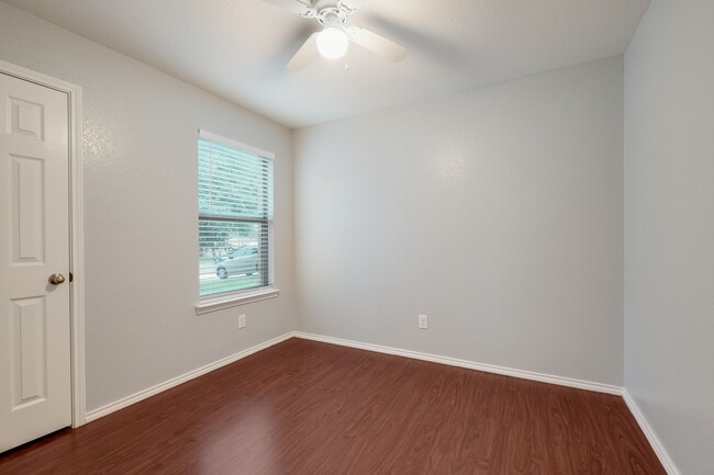 Building Photo - 618 Cormorant