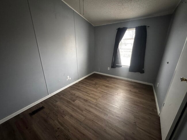 Building Photo - 1102 E Spring St