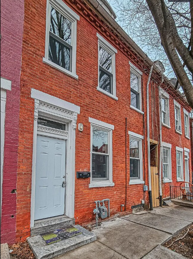 Building Photo - 16 Conestoga St