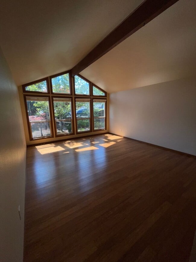 Building Photo - Cute Home with large yard in Hillsboro