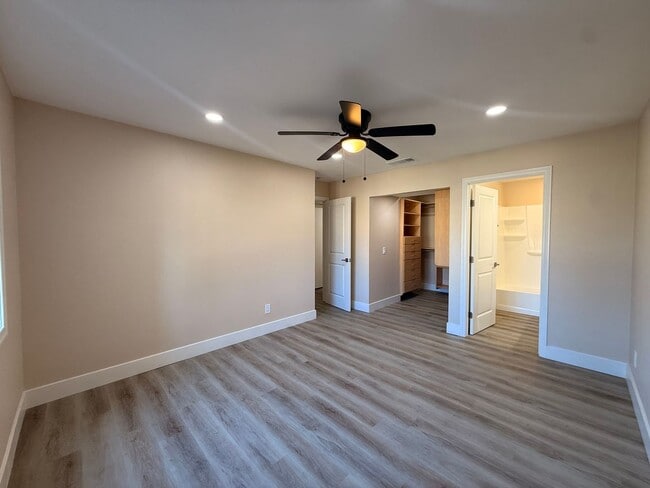 Building Photo - Bright 2BR/2BA Condo with Reserved Parking...
