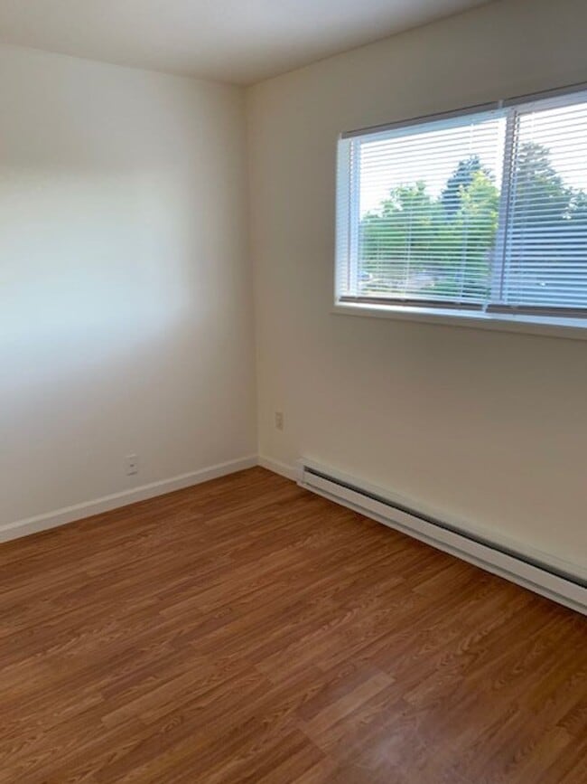 Building Photo - 1211 Summers Ln