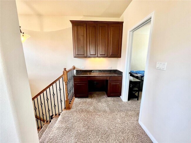 Building Photo - 422 Indianwood Dr