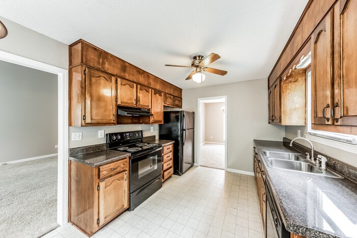 Building Photo - 5504 Desoto Cir