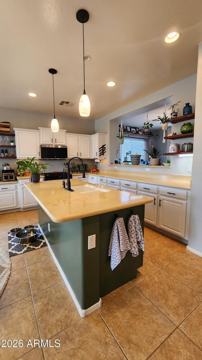 Building Photo - 18970 N Alicante St