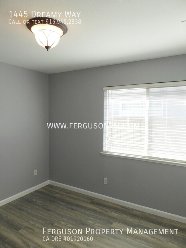 Building Photo - 1445 Dreamy Way