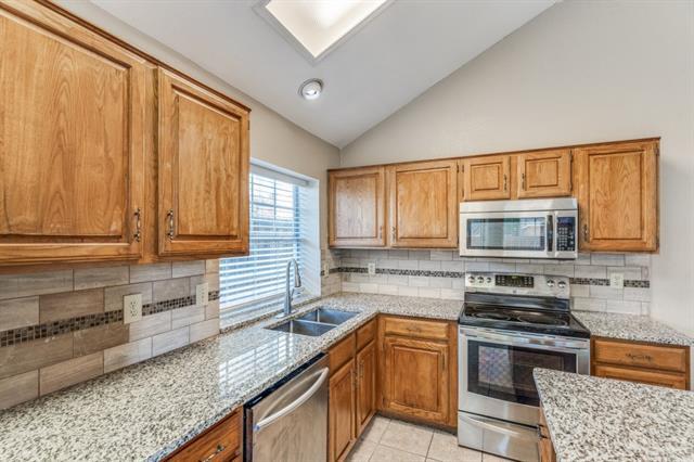 Building Photo - 620 Willow Oak Dr