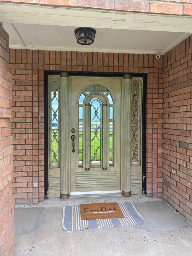 Building Photo - 2214 Mile 14 N