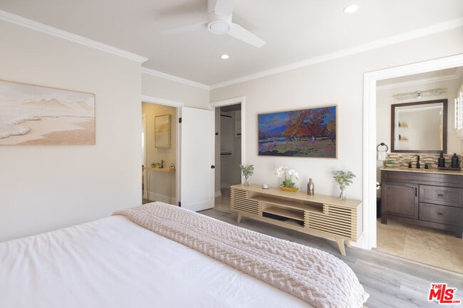 Building Photo - 725 N Harvard Blvd