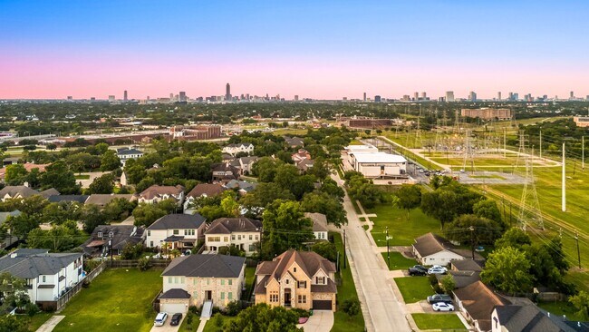 Building Photo - 4302 Meyerwood Dr