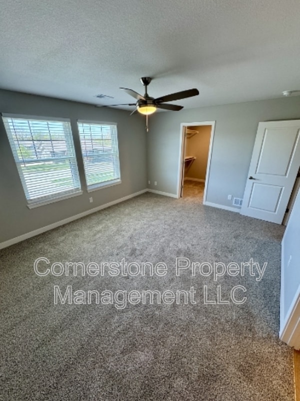 Building Photo - 8431 Valley Spring Dr