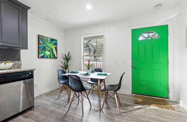 Building Photo - beautifully remodeled 4-bedroom, 2-bathroo...