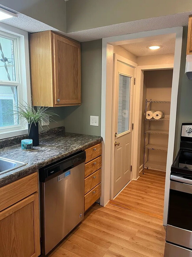 Building Photo - Spacious 4BR/3BA Home w/ Bonus Room, Porch...