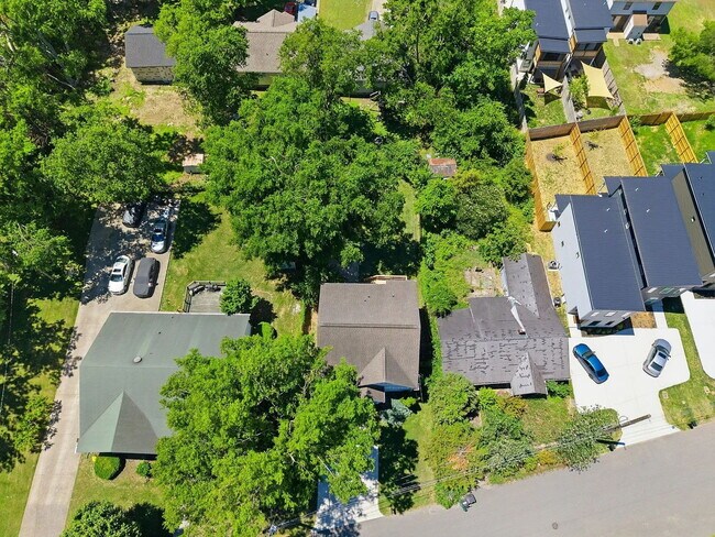 Building Photo - 1224 Bessie Ave