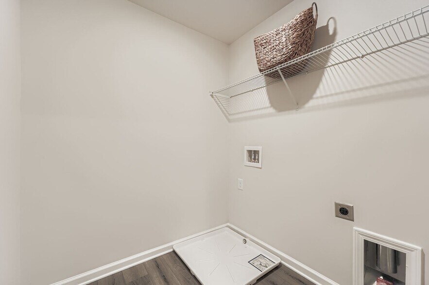 Building Photo - 13 RUBRA Ln