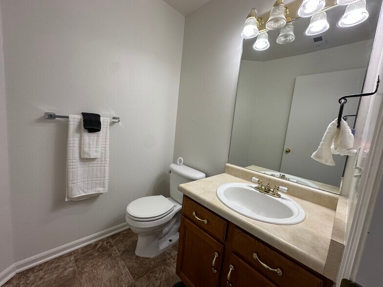 Building Photo - 862 Square Dance Ln