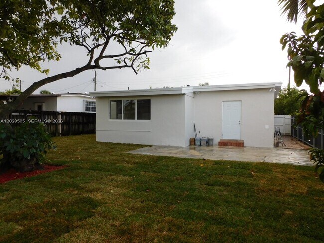 Building Photo - 3333 SW 89th Ave