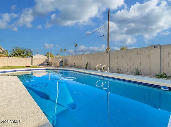 Building Photo - 1101 E Balboa Dr