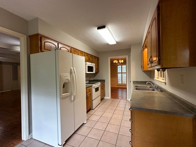 Building Photo - 1531 Cordova Rd