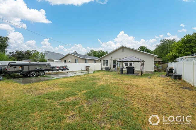 Building Photo - Beautiful Home in Excellent Location.