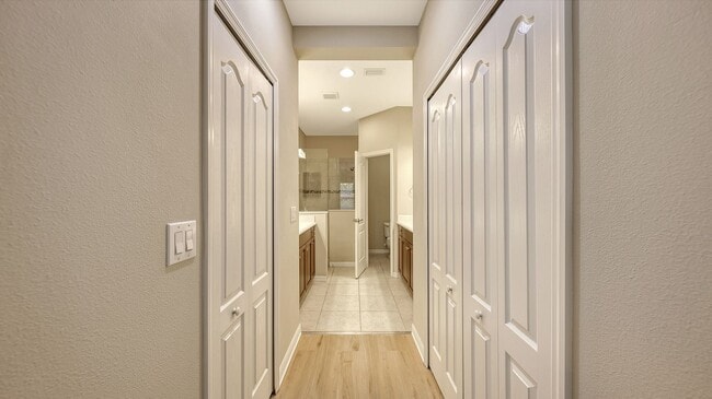 Building Photo - 2/2 plus den Villa in Fairfield with a 2 car garage