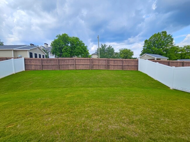 Building Photo - 301 Albemarle Ln