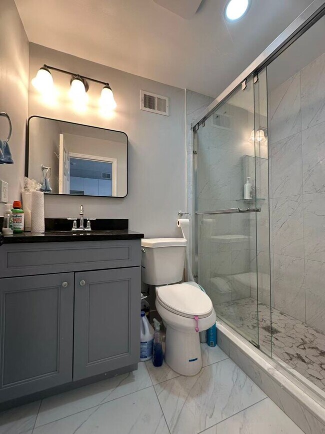 Building Photo - 1650 S Camac St