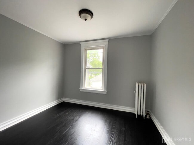 Building Photo - 323 Montgomery St