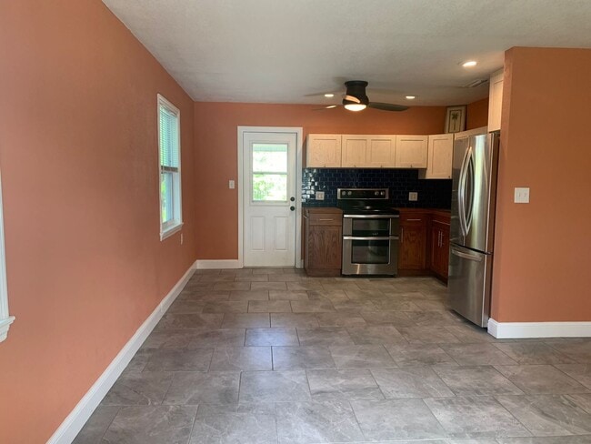 Building Photo - Charming Home In Gulfports Marina District