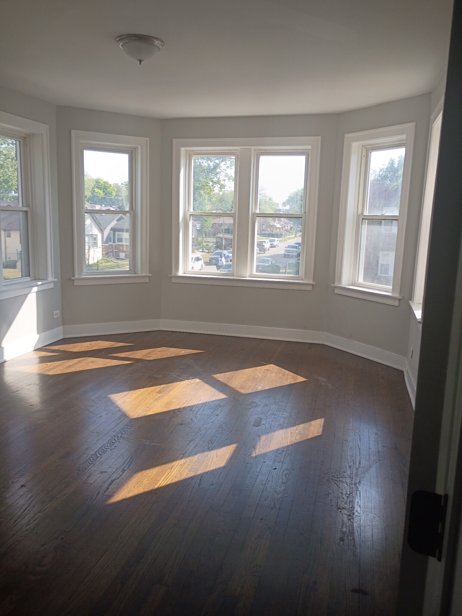 Very sunny bedrooms - 8414 S Cregier Ave