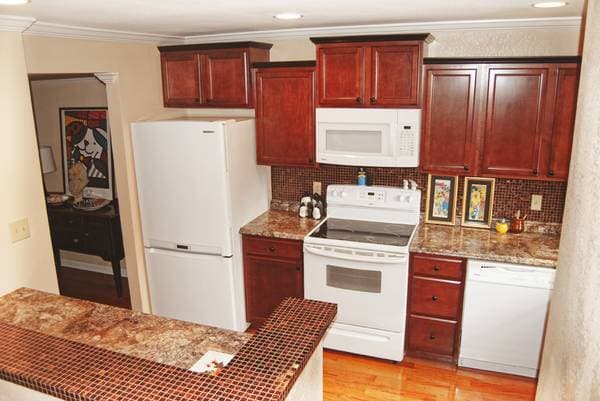 New cabinets, high-end fridge w/ice maker,etc - 6531 Deane Hill Dr