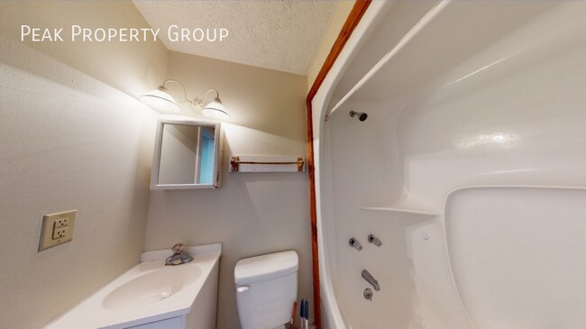 Building Photo - 1368 Indianola Ave