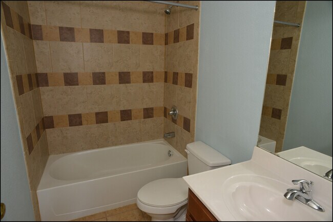 Building Photo - 10045 Paloma Dr