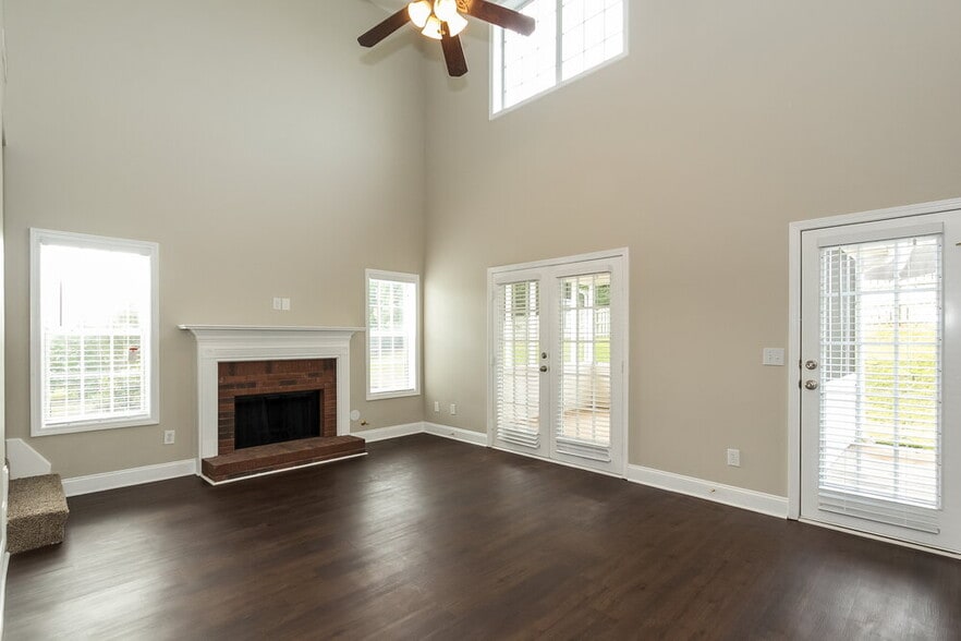 Building Photo - 370 Whitney Ln