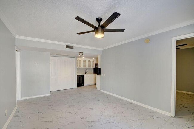 Building Photo - 612 Executive Center Dr