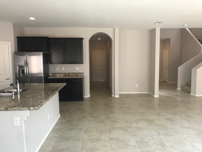 Building Photo - Beautiful DR Horton Home in Centennial Hil...