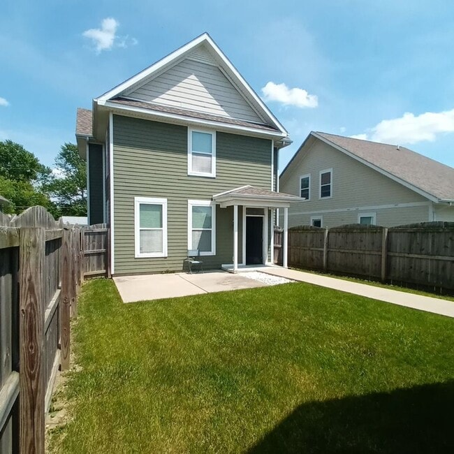 Building Photo - 3 Bd 2.5 Ba