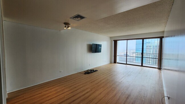 Building Photo - Harbor Square, Makai Building, 1 bedroom, ...