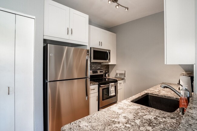 Building Photo - FULLY FURNISHED, 2/1.5 2nd floor condo in Keonekai Villages.